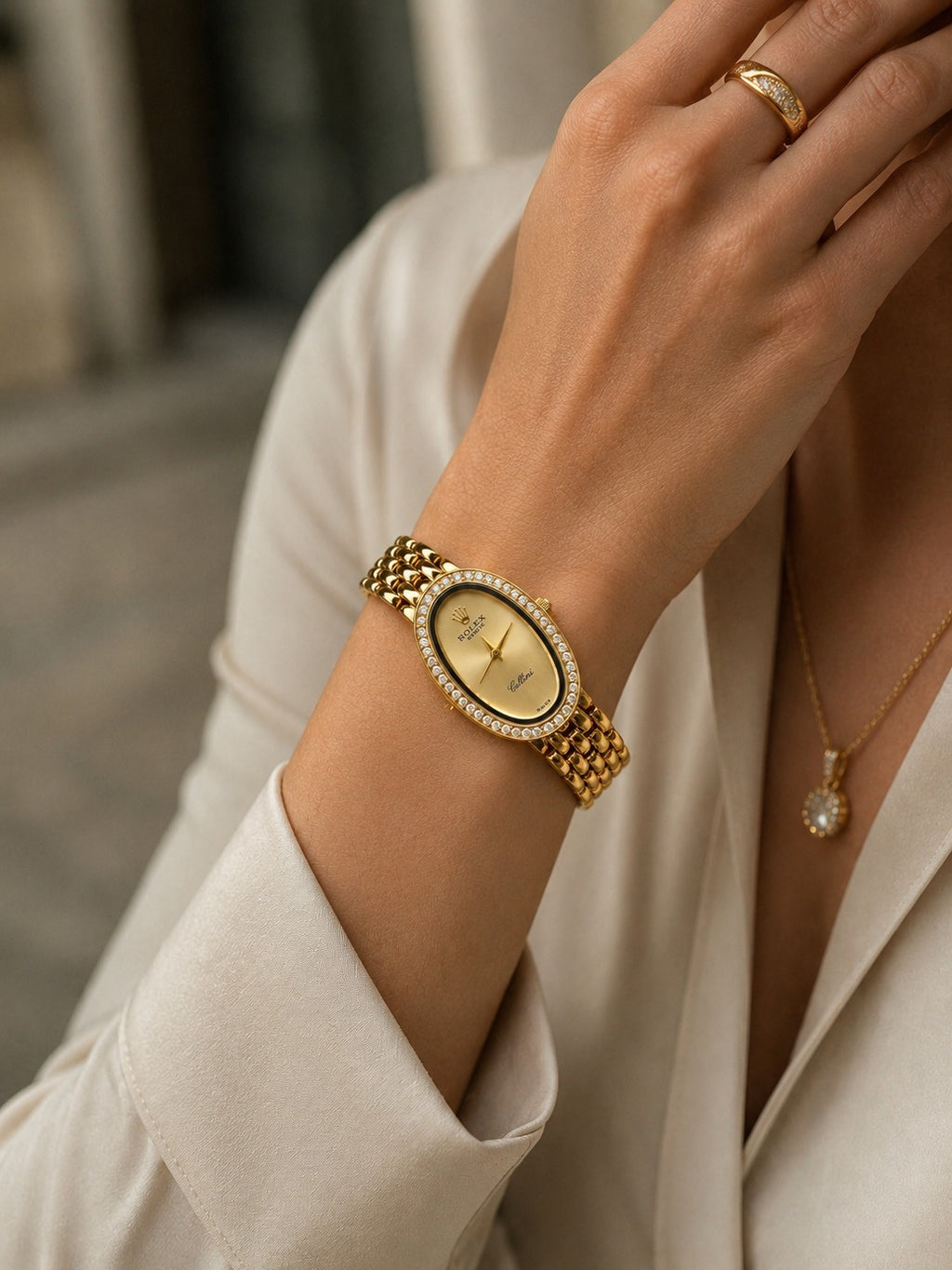 Golden Elegance Oval Watch