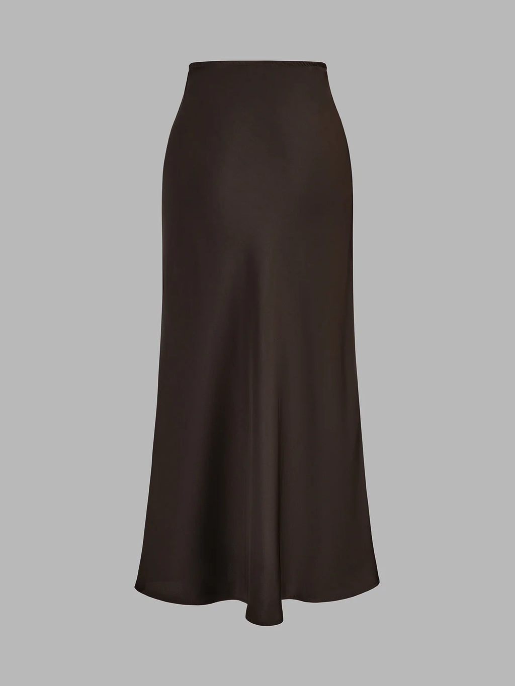 Ensemble élégant : haut péplum ceinturé et jupe midi en satin