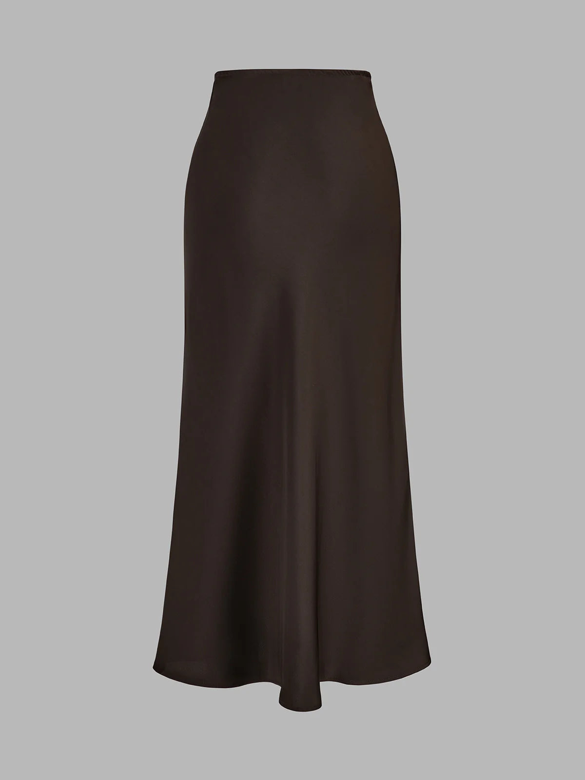 Ensemble élégant : haut péplum ceinturé et jupe midi en satin